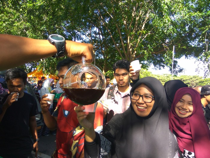 Peringati Hari Kopi Sedunia, 1000 Gelas Kopi Dibagi Gratis di Aceh
