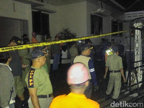 Kondisi rumah yang terkena longsor (Foto: Angling Aditya Purbaya/detikcom)