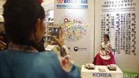 Korea juga ambil bagian dalam mempromosikan buku-bukunya lengkap dengan budaya khasnya.