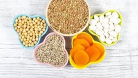 Biji-bijian tinggi protein tidak hanya asupan yang sehat, namun juga bisa sedikit demi sedikit menghilangkan lemak di perut. Seperti penelitian dari Universitas Negeri Pennsylvania, bahwa memakan biji-bijian bisa menghilangkan 2 kali lebih banyak lemak di perut daripada mereka yang tidak mengonsumsinya. (Foto: iStock)
