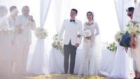 Ia juga memilih lokasi yang lebih romantis, yakni di pinggir pantai. (Dok. Instagram/dierabachir)