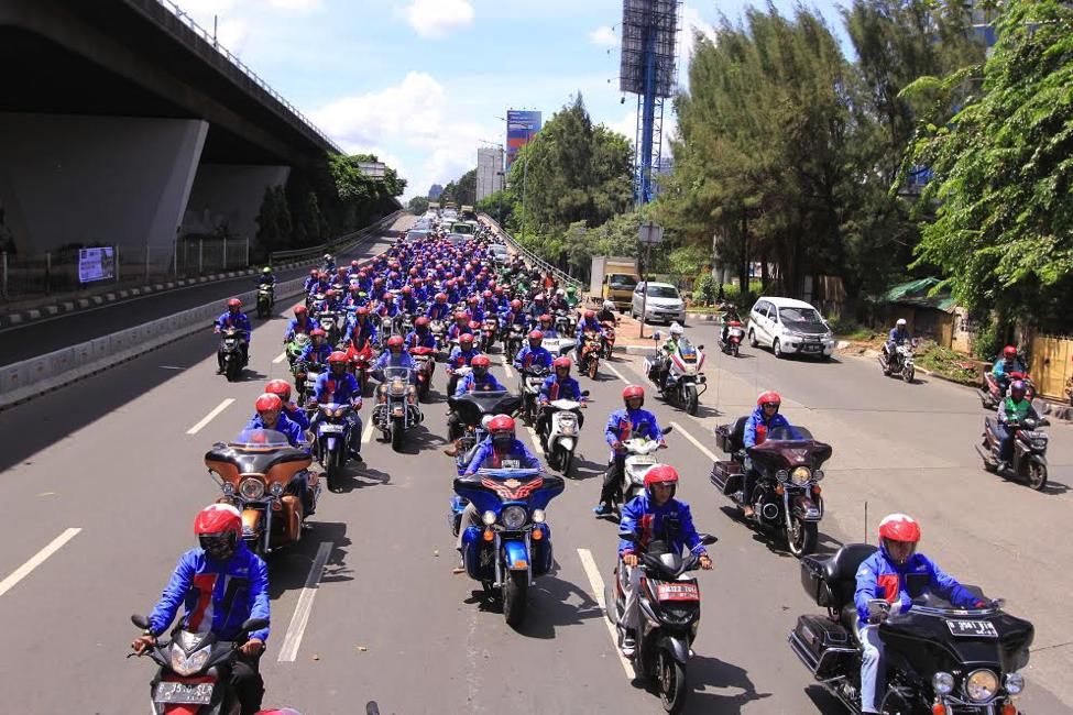 Deklarasi Penggunaan Atribut Baru JNE dalam Parade Motor JNE di Jakarta