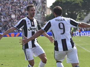 Pjanic: Tim-tim Rival Tak Sabar Lihat Juventus Berhenti Menang