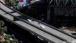 Meski Dilarang, Pemotor Terobos JLNT Kuningan