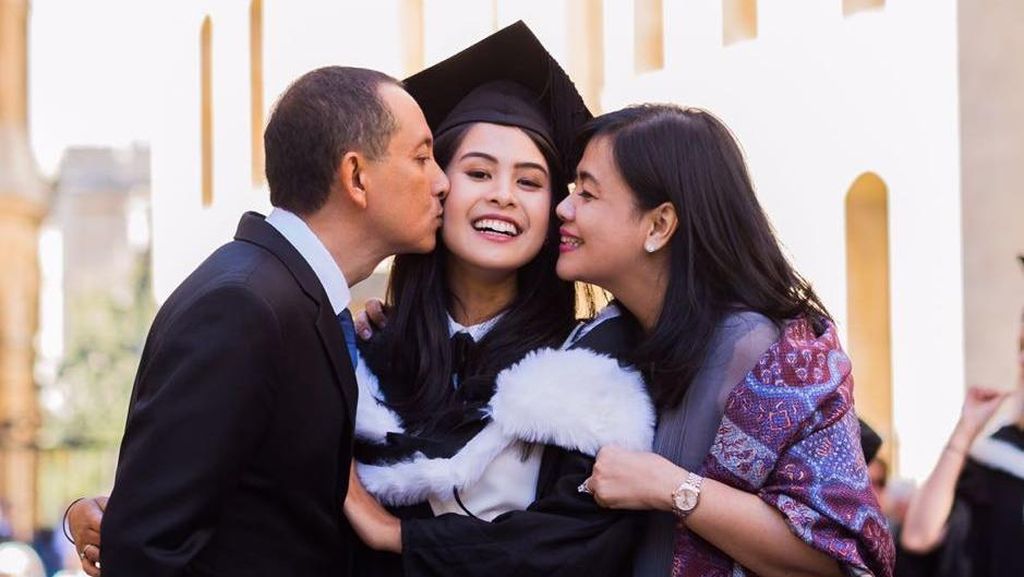 Orang Tua Beri Banyak Pandangan bagi Maudy Ayunda Tentukan Masa Depan