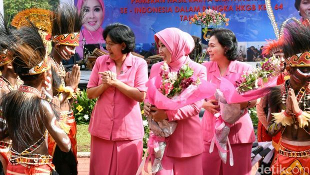 Istri Kapolri dan Ibu bhayangkari di acara Bazar/ Idham detikcom