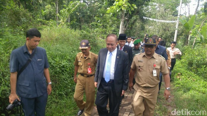 Menristek Dikti Blusukan ke Perbukitan di Semarang Temui Penerima Bidik Misi