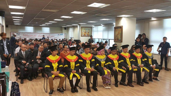 Selamat! 15 TKI di Korsel Diwisuda Jadi Sarjana