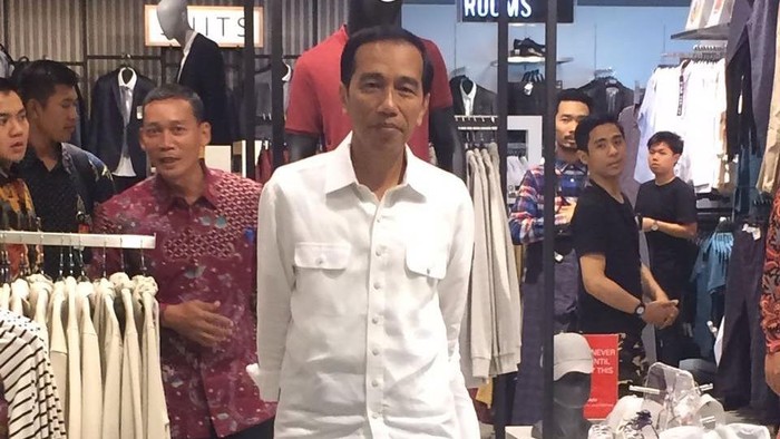 Saat Jokowi Blusukan ke Mal Kelas Atas di Jakarta