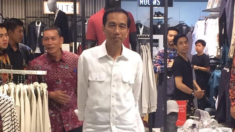 Saat Jokowi Blusukan ke Mal Kelas Atas di Jakarta Saat Jokowi Blusukan ke Mal Kelas Atas di Jakarta