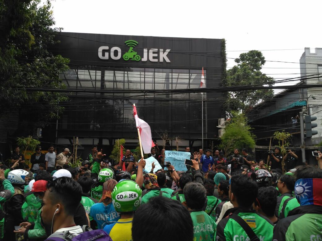Foto: Kantor PT Gojek Indonesia didemo driver (Bartanius Dony/detikcom)