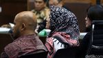 Istri Sanusi Bersaksi untuk Suaminya