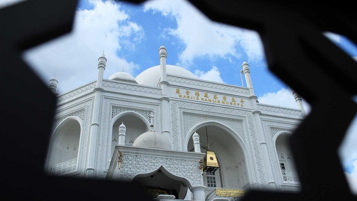 Masjid bergaya Taj Mahal di Sunter yang dibangun oleh seorang mualaf keturunan tionghoa
