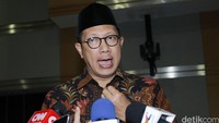 Menteri Agama RI Lukman saat dimintai keterangan oleh wartawan di di Kompleks Parlemen, Senayan, Jakarta, Senin (3/10/2016).