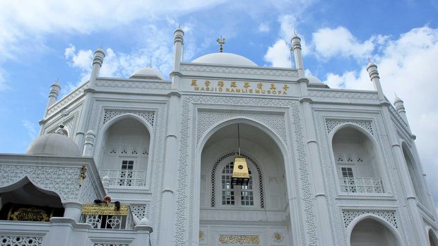 Masjid ini juga disebut mirip Taj Mahal (Randy/detikTravel)