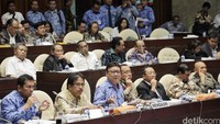 Mendagri Tjahjo Kumolo, mengucapakan trima kasih kepada Komisi II DPR RI karena anggaran di Kemendagri bertambah 3 triliun.