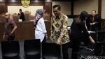 Istri Sanusi Bersaksi untuk Suaminya
