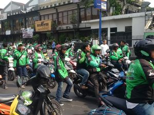 Perwakilan Go-Jek Tak Mau Keluar, Driver Pindah Demo ke Kantor Ahok