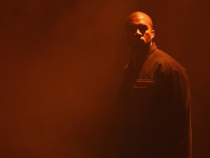 Kehilangan Suara di Tengah Konser, Kanye West Turun Panggung