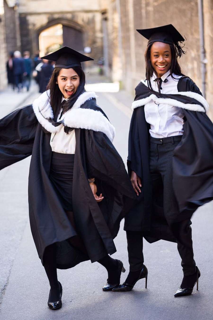 Wajah Bahagia Maudy Ayunda Lulus di Oxford