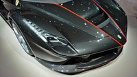 Sebelumnya, model ini digosipkan memiliki nama LaFerrari Spyder.