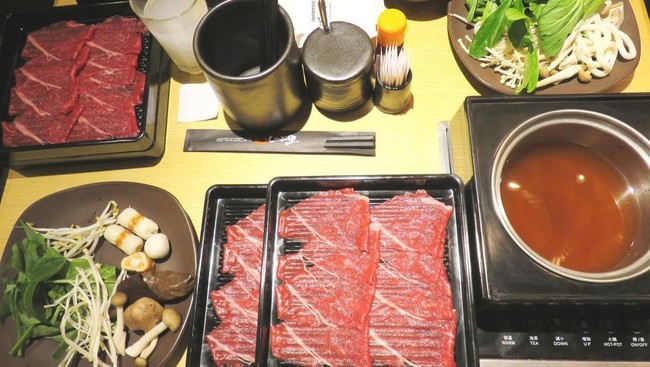 Puas Menyantap Shabu-shabu Hangat All You Can Eat di Restoran Ini