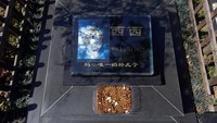 Pemakaman khusus hewan ini tidaklah murah, satu kavling makam dihargai sebesar 2.000 sampai 5.000 Yuan (setara Rp 3,9-7,8 juta) untuk pemakaian selama 30 tahun. Nisan bertuliskan Anak laki-laki kesayangan Mama ini juga tidak murah, biayanya sekitar 2.000-20.000 Yuan (setara Rp 3,9-39,4 juta) (Jason Lee/Reuters)