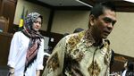 Istri Sanusi Bersaksi untuk Suaminya