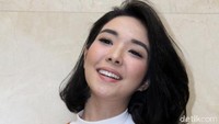 Sedangkan Gisel tampil menawan membuat para pria jatuh hati. Pool/Ismail/detikFoto.