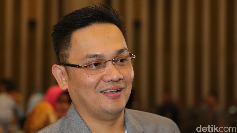 Ditegur, Farhat Abbas Minta Maaf Soal Pilih Jokowi Masuk Surga Ditegur, Farhat Abbas Minta Maaf Soal Pilih Jokowi Masuk Surga