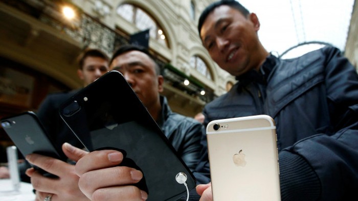 Perusahaan China Ancam Pecat Staf yang Beli iPhone 7