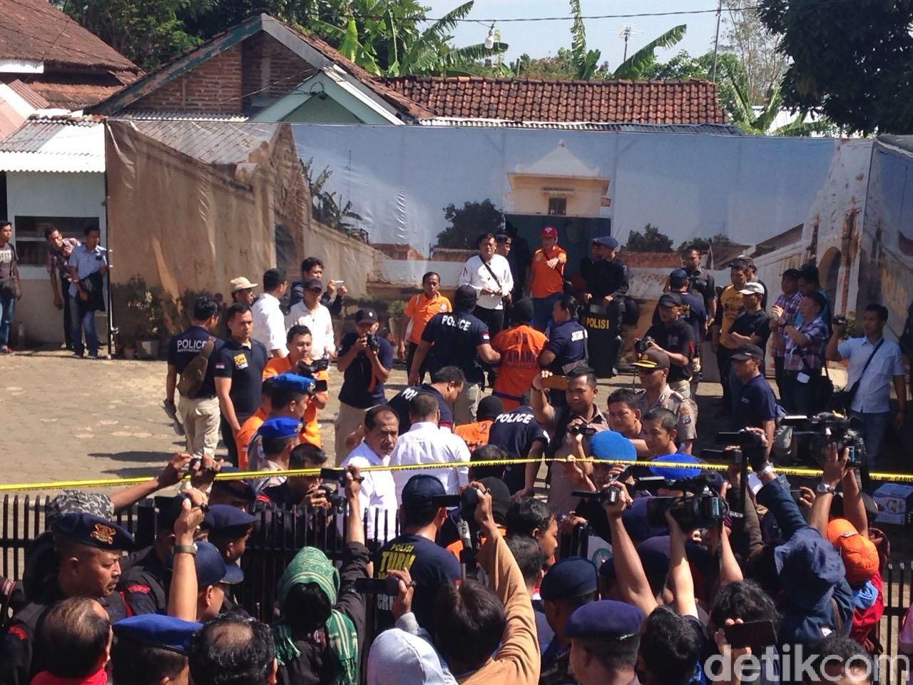 Tersangka pembunuhan santri (Foto: Zainal Effendi/detikcom)