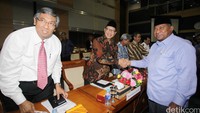 Rapat hari ini, Senin (3/10/2016) dipimpin oleh Ketua Komisi VIII DPR RI Ali Taher dari Fraksi PAN. Turut hadir dalam rapat hari ini Menteri Agama RI Lukman Hakim Saifuddin, Wakil Menteri Luar Negeri AM Fachir, Staf Ahli Kementerian Perhubungan Umar Aris, Staf Ahli Kementerian Pemberdayaan Aparatur Pemerintahan dan Reformasi Birokrasi Hendro Witjaksono dan Wakil Menteri Keuangan Mardiasmo.
