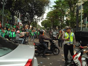 Dimediasi Kapolres Jaksel, Driver Go-Jek Bubar Demo