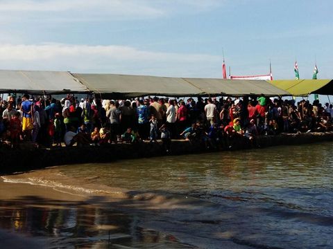 Antusias warga menonton Lomba Perahu Naga. Dok. Istimewa