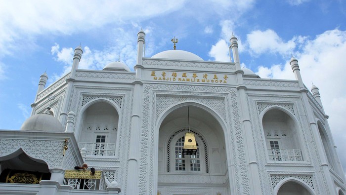 Bukan Taj Mahal, Ini Masjid Megah yang Lagi Hits di Jakarta