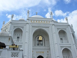Bukan Taj Mahal, Ini Masjid Megah yang Lagi Hits di Jakarta