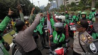 Usulan kepindahan lokasi demontrasi ini dengan mempertimbangkan efek kemacetan yang akan ditimbulkan. Negosiasi ini dilakukan oleh Kapolres Jakarta Pusat Komisari Besar (kombes) Dwiyono dengan perwakilan dari pengemudi Go-Jek.