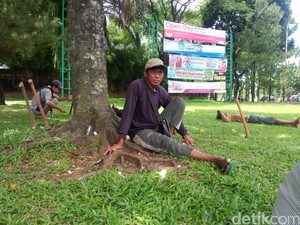 Balada Manusia Cangkul: 3 Hari Tak Dapat Order Terpaksa Utang untuk Makan