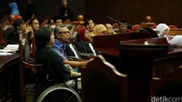 Ahli kriminilogi Universitas Indonesia Muhammad Mustofa ikut berbagi ilmu dan pandangan. Ia berbagi pendapat terkait LGBT dari sudut pandang ilmu kriminologi.