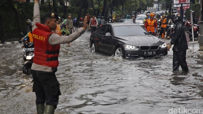 Hujan, Sejumlah Wilayah di Jakbar dan Jakut Tergenang
