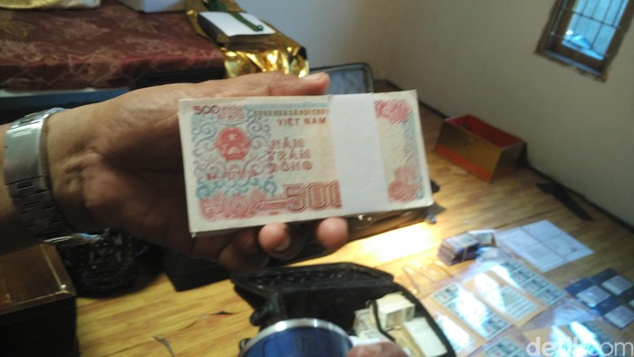 Benda Pusaka dan Uang Palsu di Rumah Najmiah