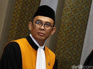 Hakim Agung Salman Luthan dan Ketukan Palu Senilai Rp 185 Miliar
