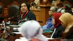 Para Ahli Urun Rembug di Uji Materi Pasal LGBT