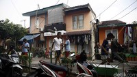 Hingga kini Pemerintah Provinsi (Pemprov) DKI Jakarta belum melanjutkan program pembangunan kampung deret yang dijadikan program uggulan Jokowi-Ahok.