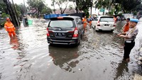 Drainase yang buruk membuat air menggenang.