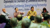 Kepala BKPM Thomas Lembong (kedua dari kiri) menjadi pembicara pertama dalam Diplomatic and Chambers of Commerce Gathering.