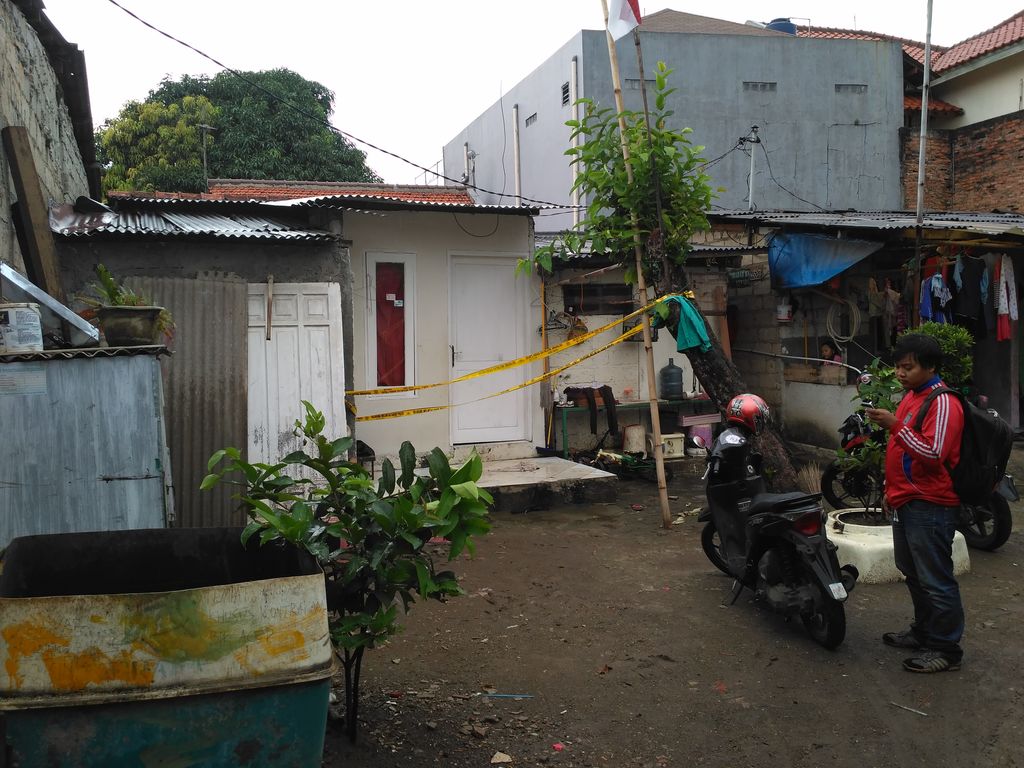 Rumah kontrakan digaris polisi (Bartanius/detikcom)