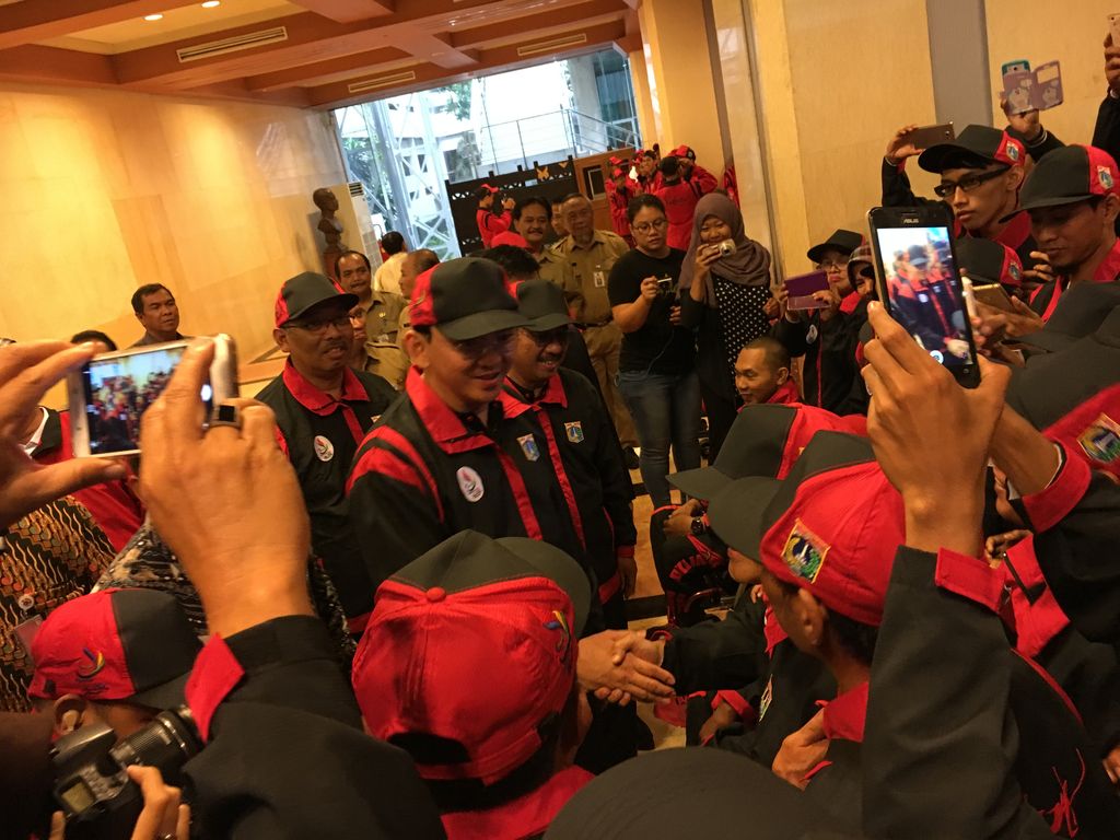  Gubernur DKI Jakarta Basuki Tjahaja Purnama (Ahok) melepas kontingen Papernas dan Pospenas di Balai Kota, Selasa (10/4/2016). Foto: Ray Jordan-detikcom