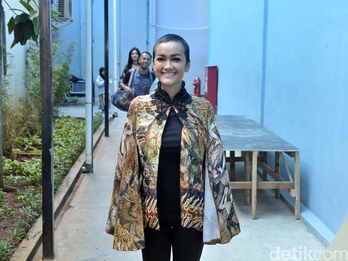 Julia Perez Dekat dengan Bule (Lagi)?